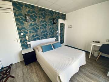 Chambre Confort avec balcon n°8 Chambre Confort avec balcon n°8