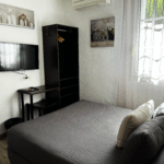 chambre double standard hôtel abelia montpellier avec télévision et climatisation