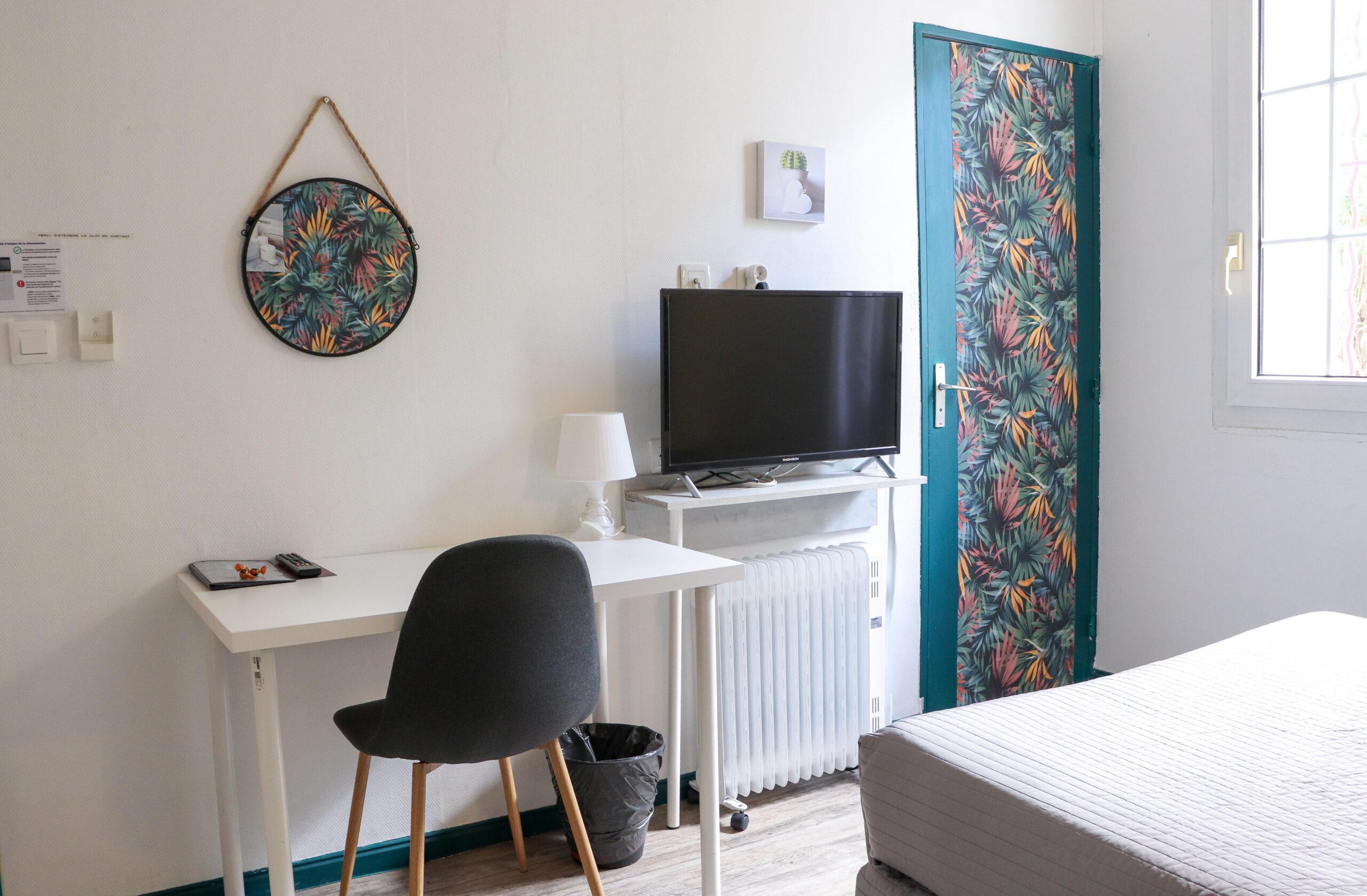 Chambre Confort Coin Bureau et télévision