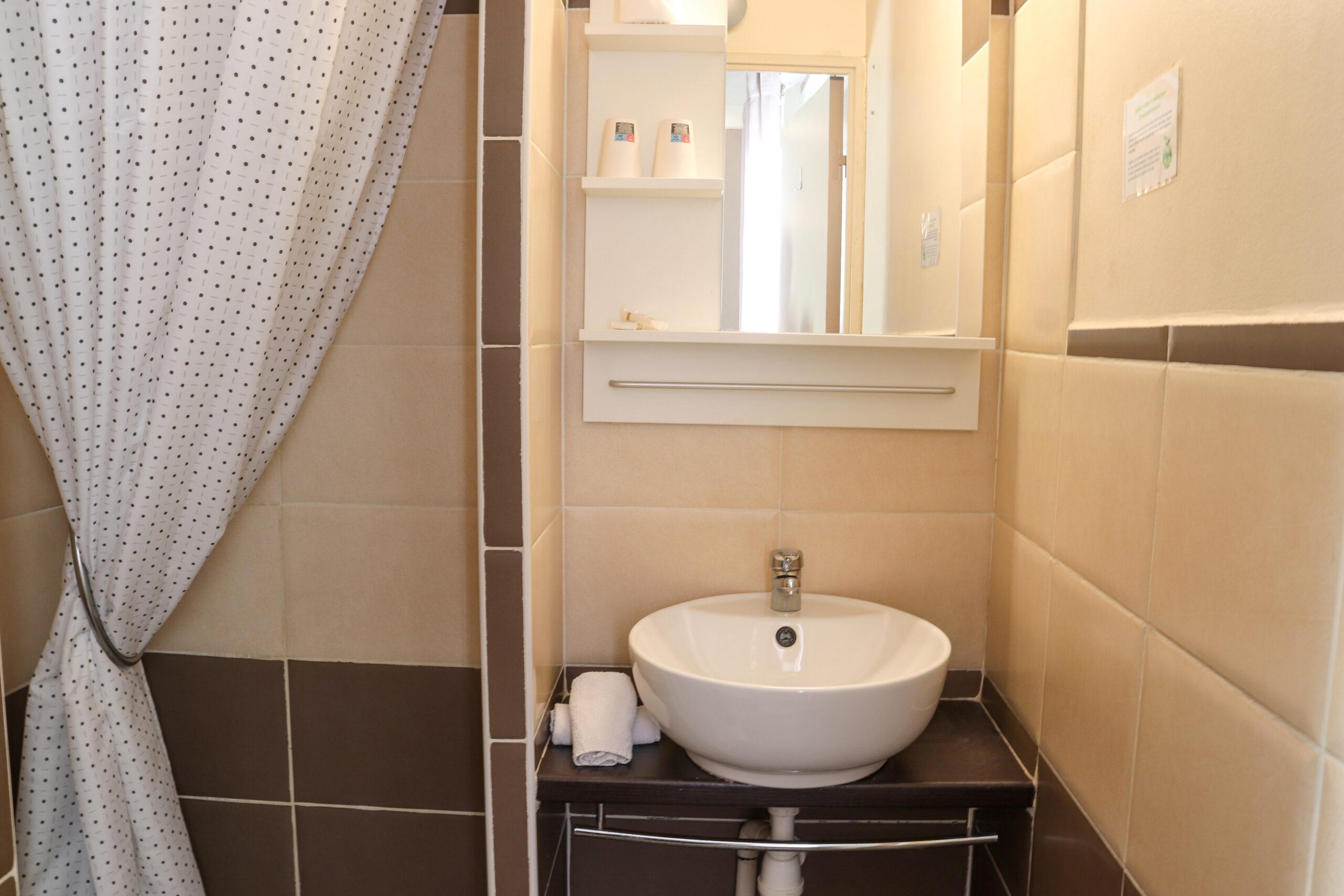 Chambre Queen Salle de Bain 2